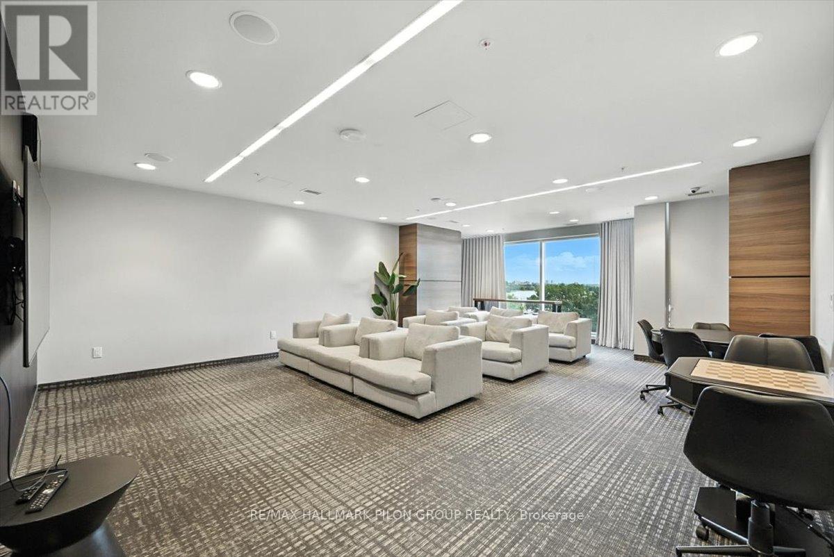 3907 - 805 Carling Avenue