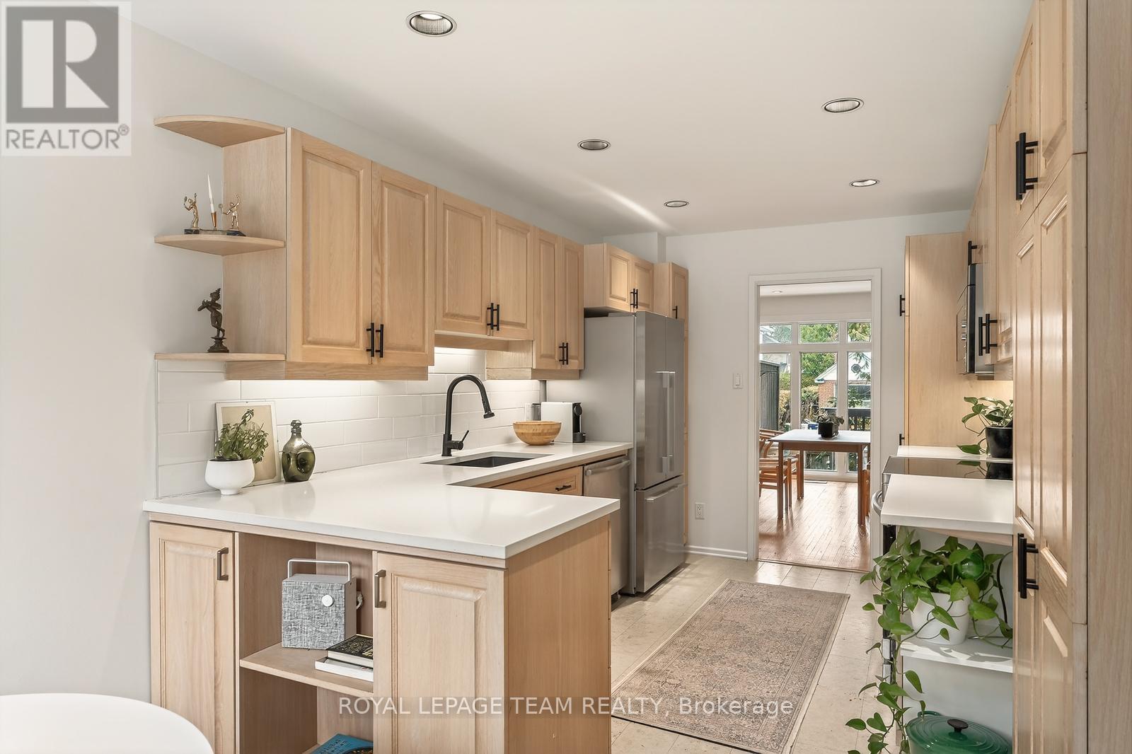 10 - 174 Dufferin Road