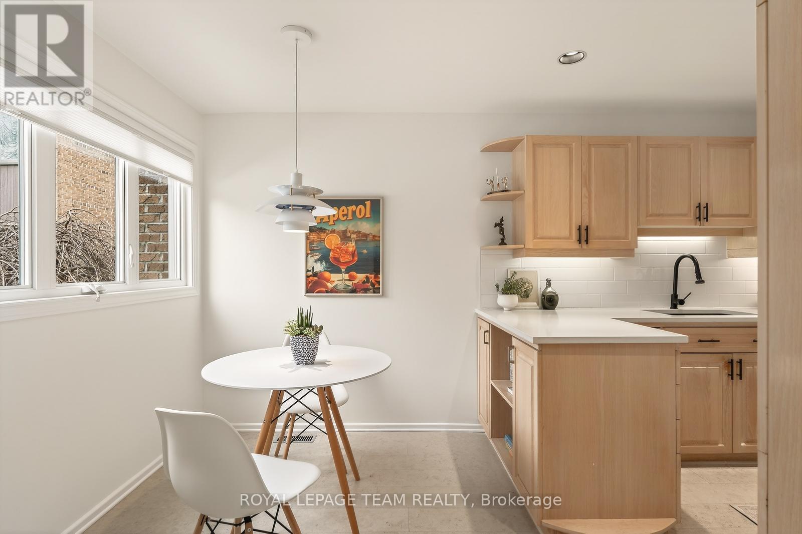 10 - 174 Dufferin Road