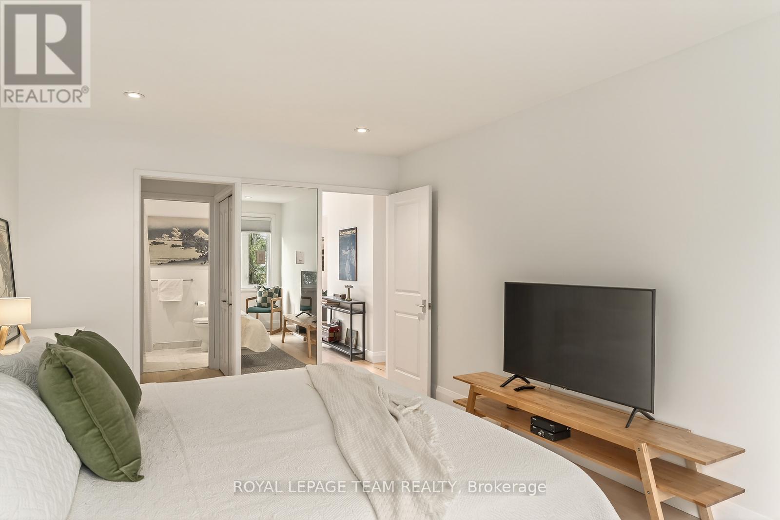 10 - 174 Dufferin Road