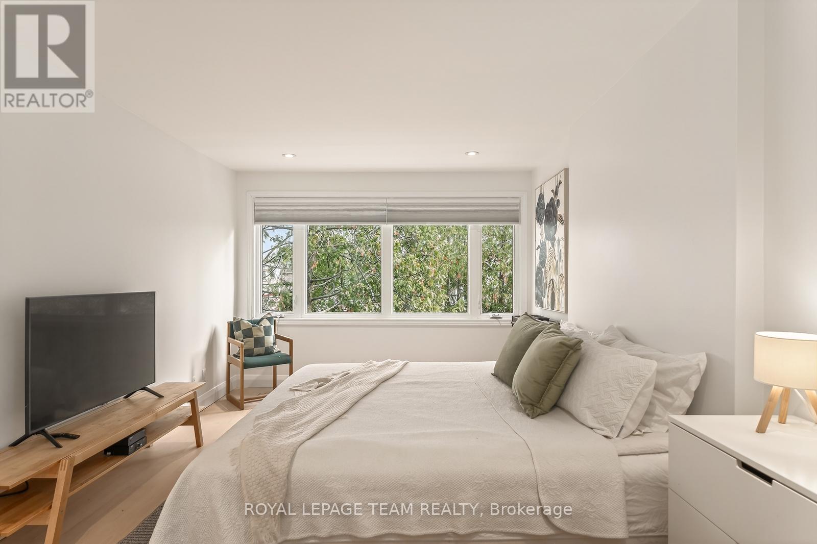 10 - 174 Dufferin Road