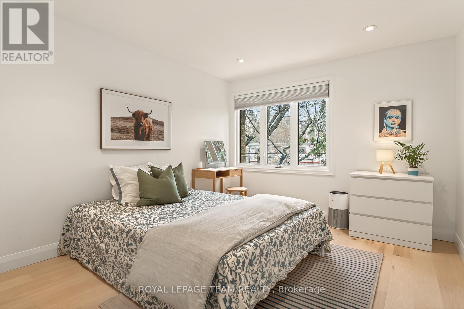 10 - 174 Dufferin Road