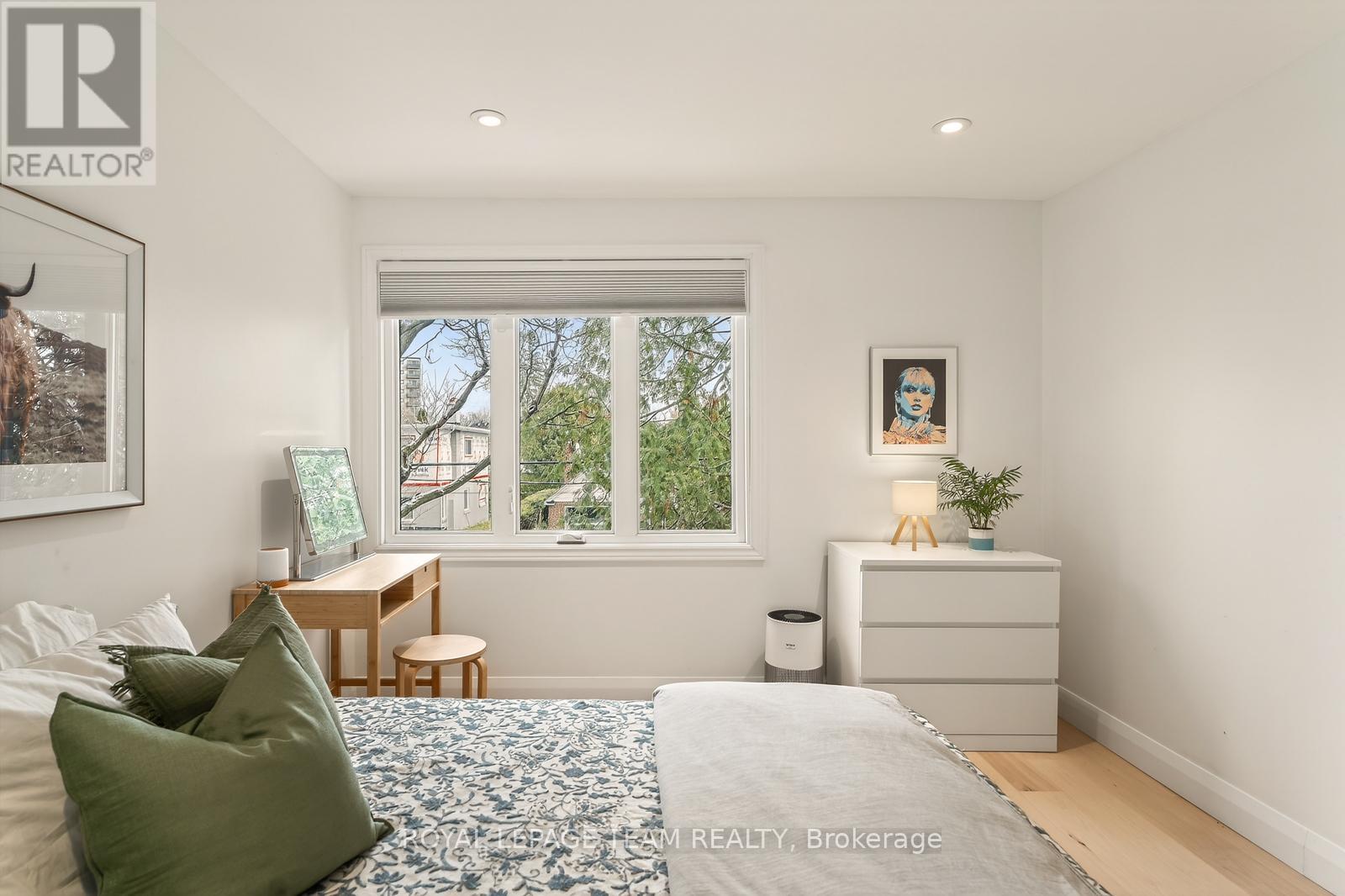 10 - 174 Dufferin Road