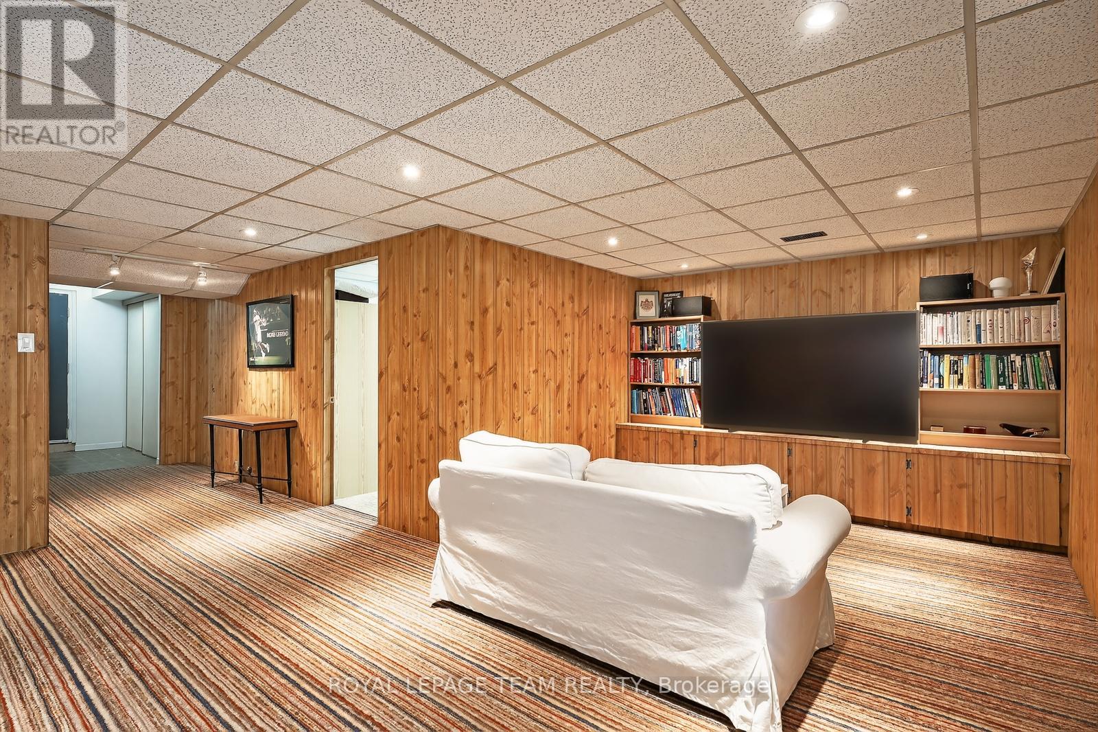 10 - 174 Dufferin Road