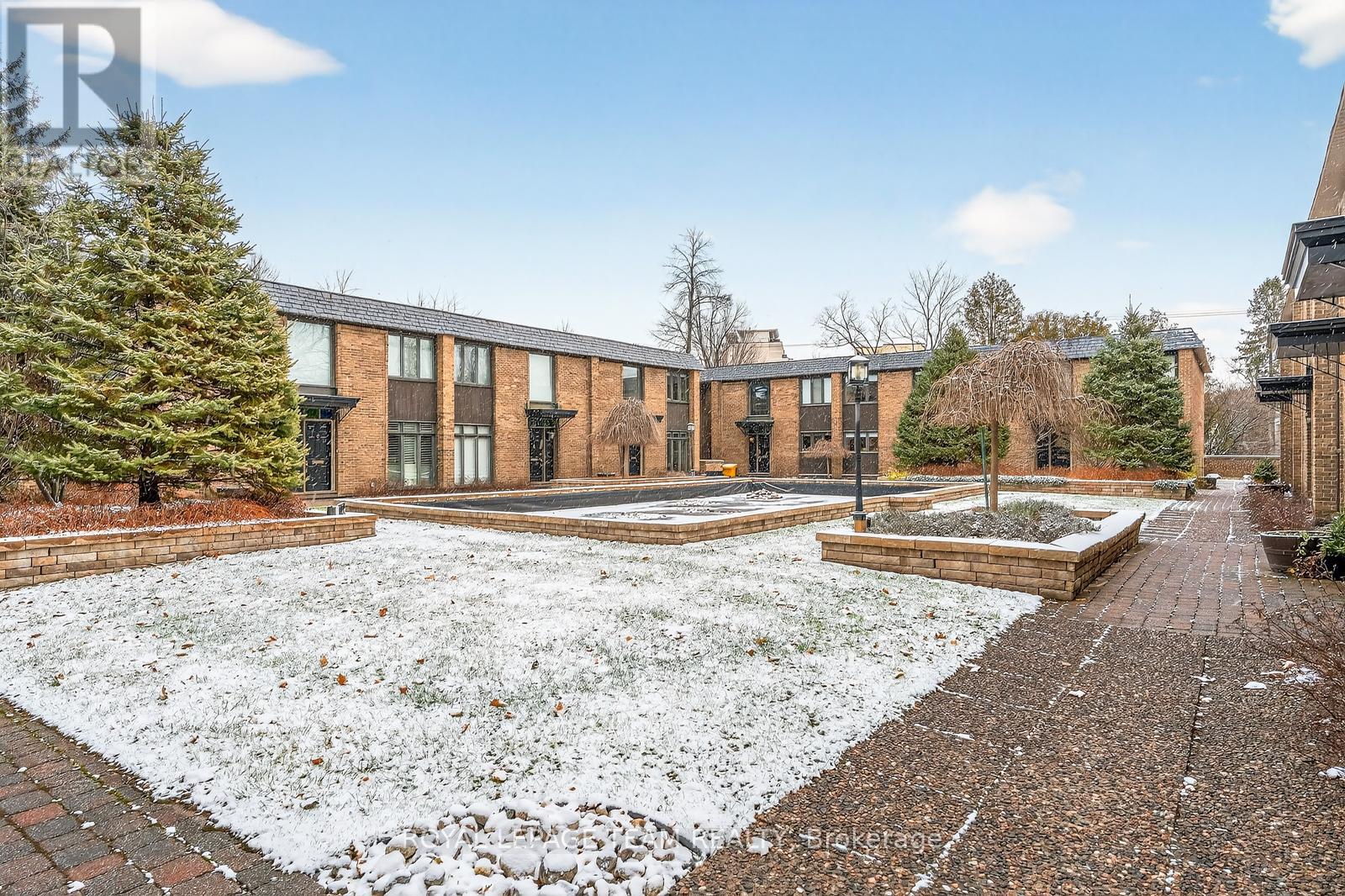 10 - 174 Dufferin Road