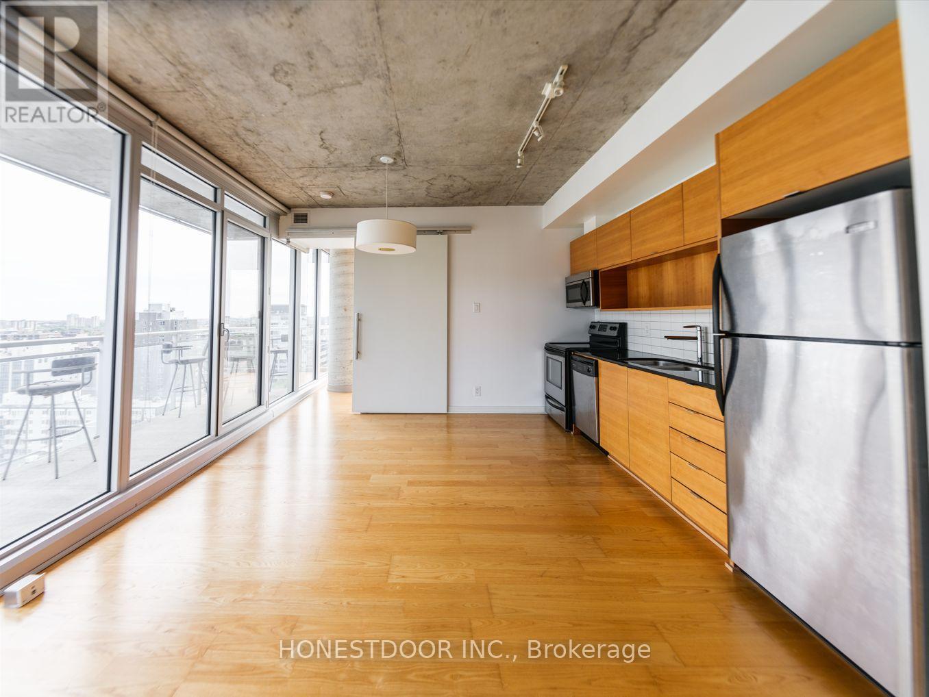 1610 - 324 Laurier Avenue W