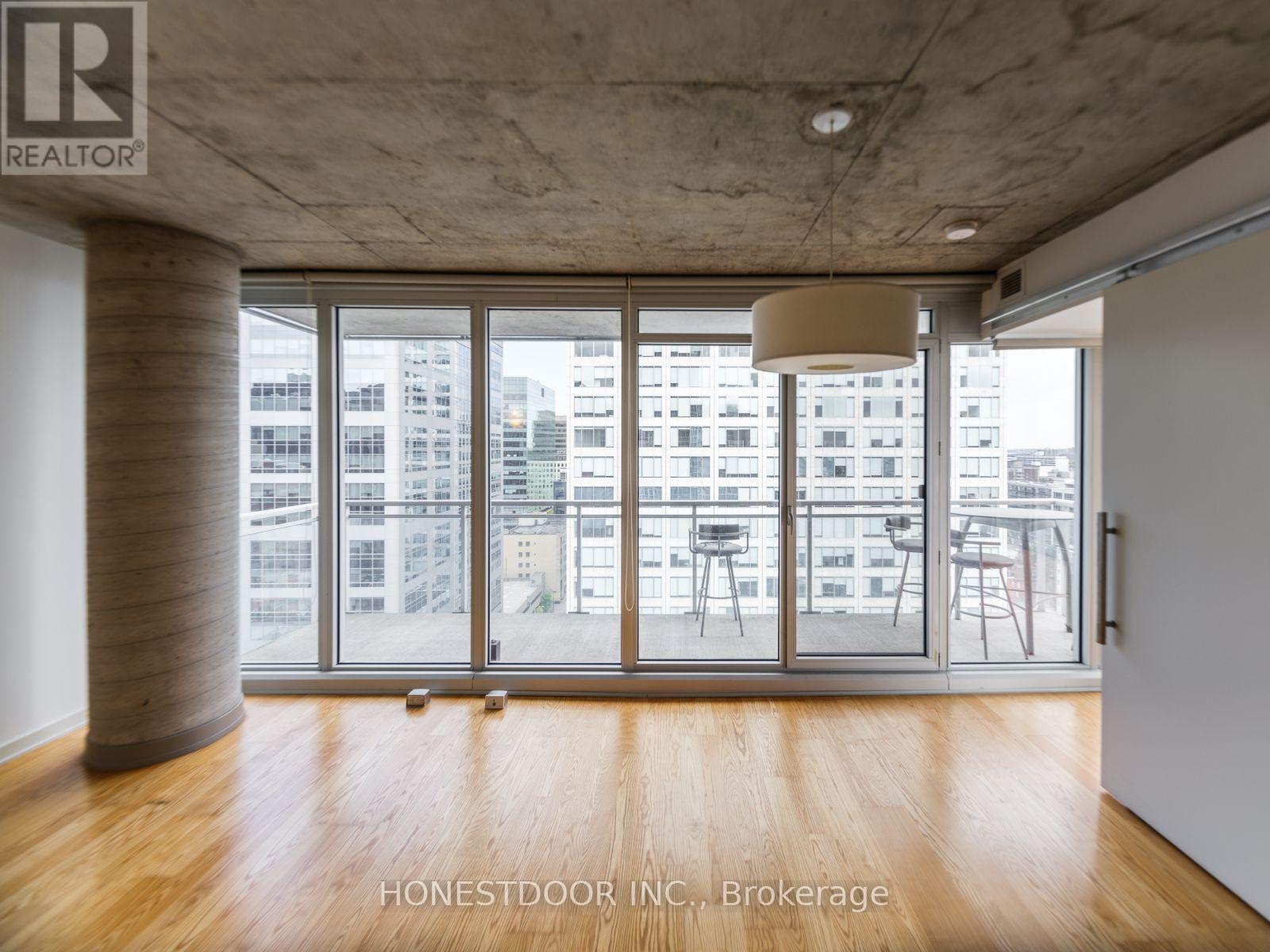 1610 - 324 Laurier Avenue W