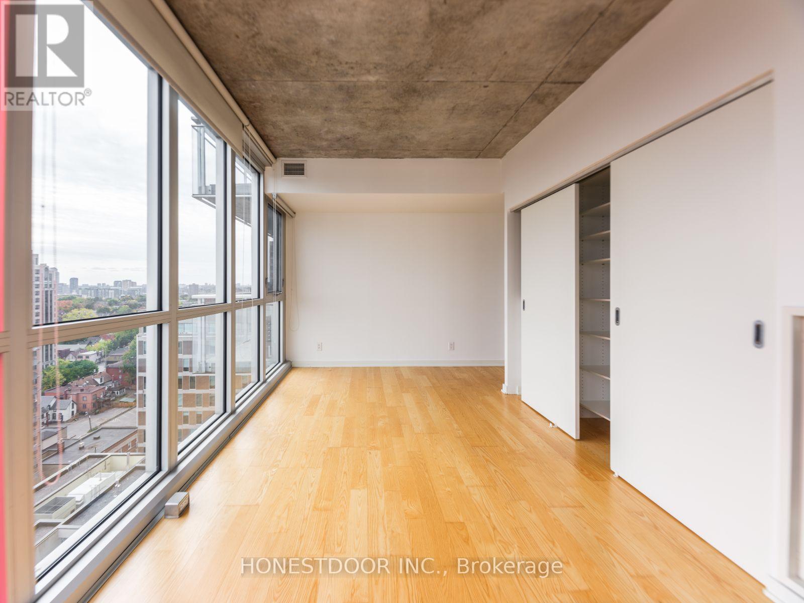 1610 - 324 Laurier Avenue W