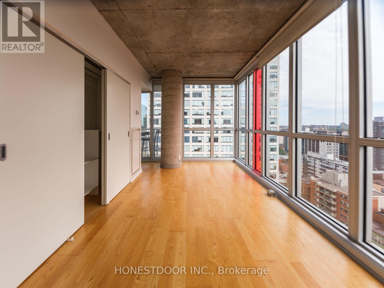 1610 - 324 Laurier Avenue W