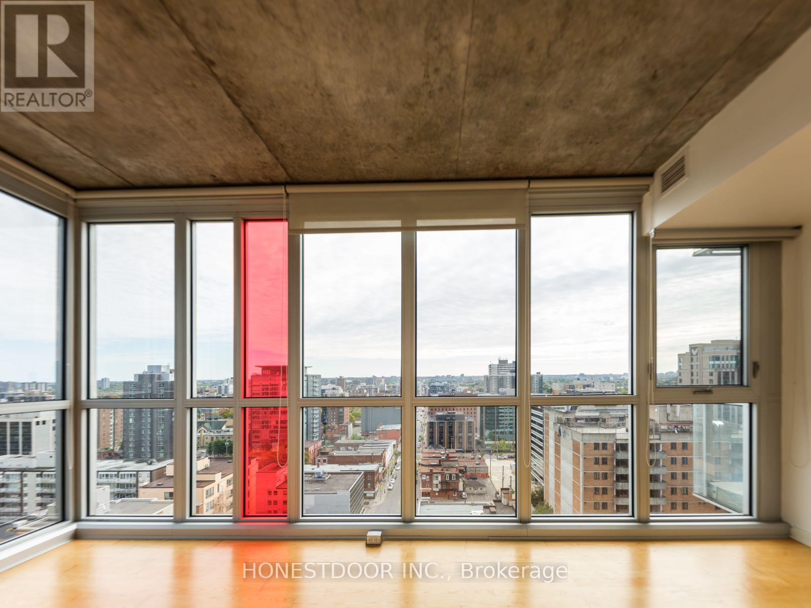 1610 - 324 Laurier Avenue W