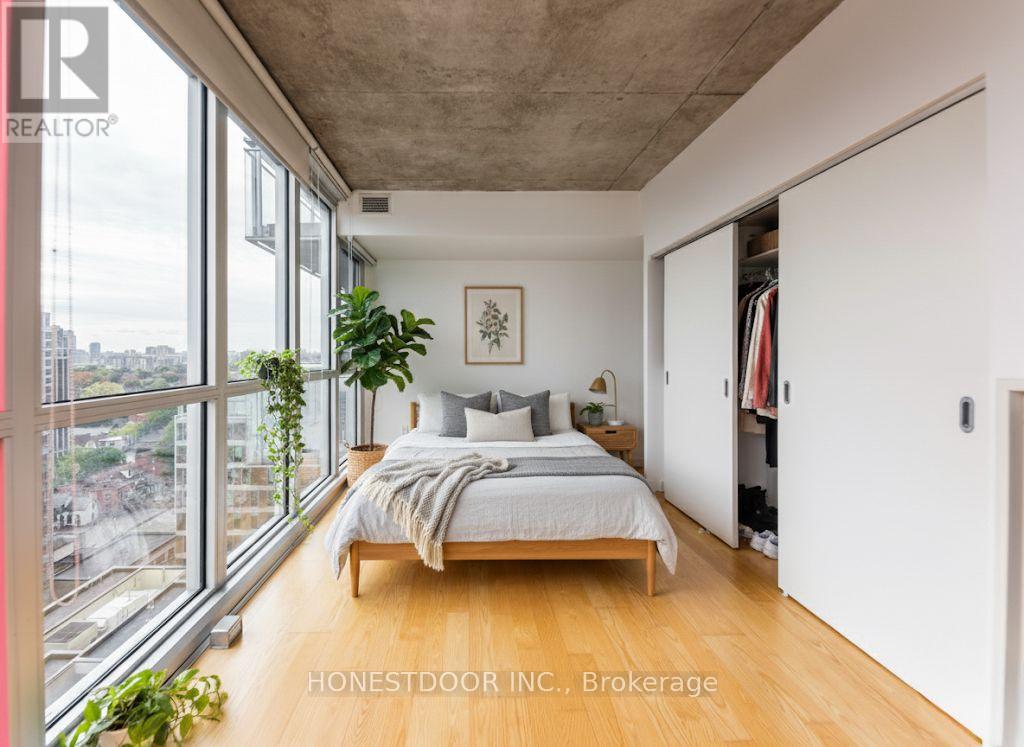 1610 - 324 Laurier Avenue W