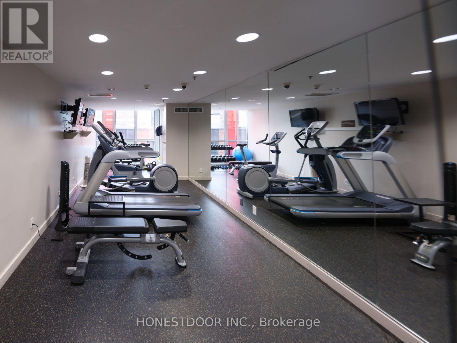 1610 - 324 Laurier Avenue W