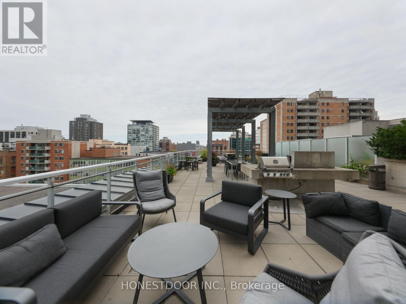 1610 - 324 Laurier Avenue W