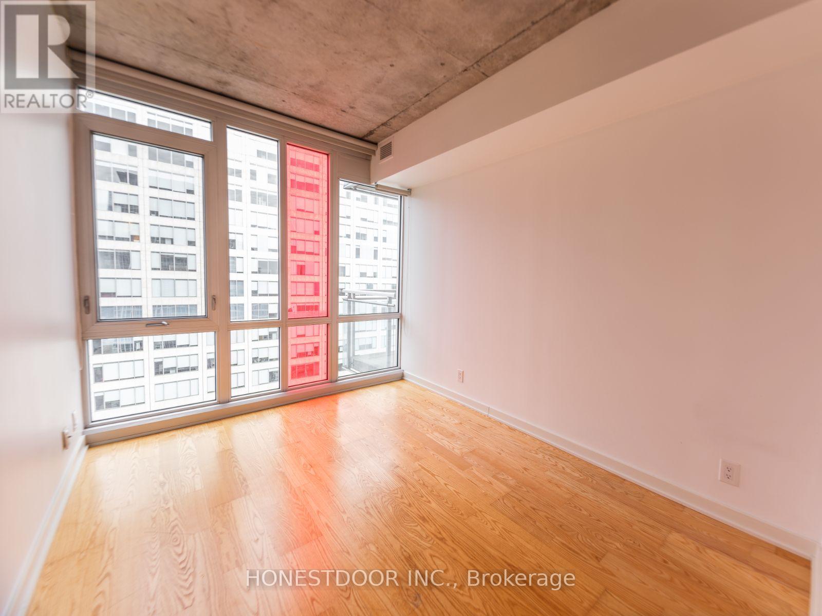 1610 - 324 Laurier Avenue W