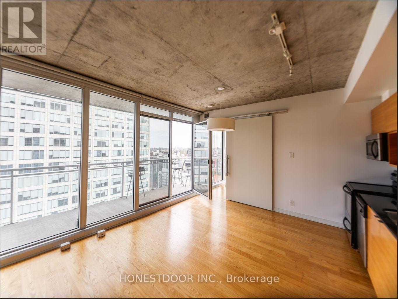 1610 - 324 Laurier Avenue W