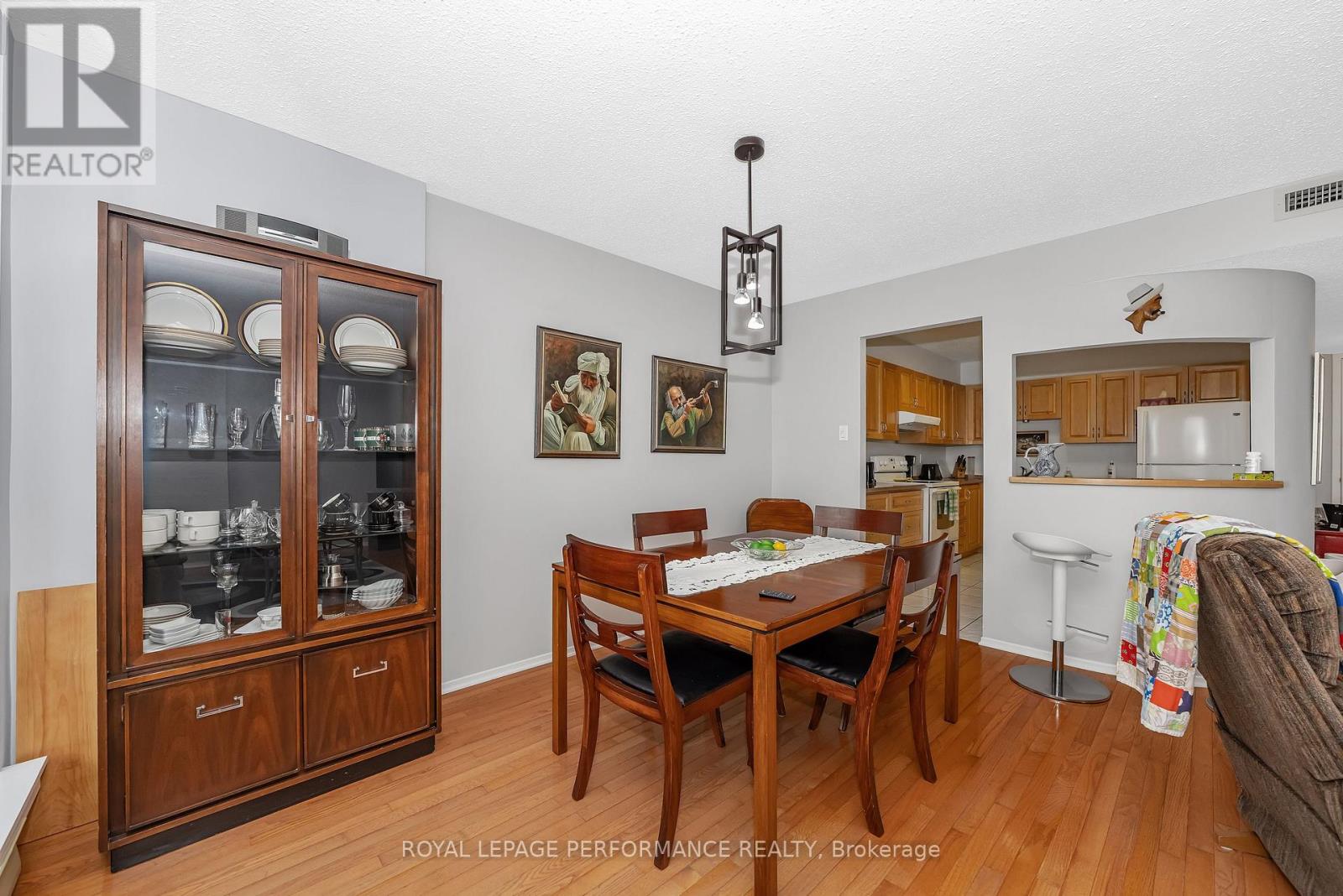 903 - 200 Lafontaine Avenue