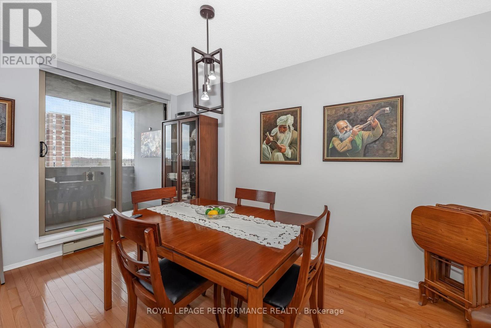 903 - 200 Lafontaine Avenue