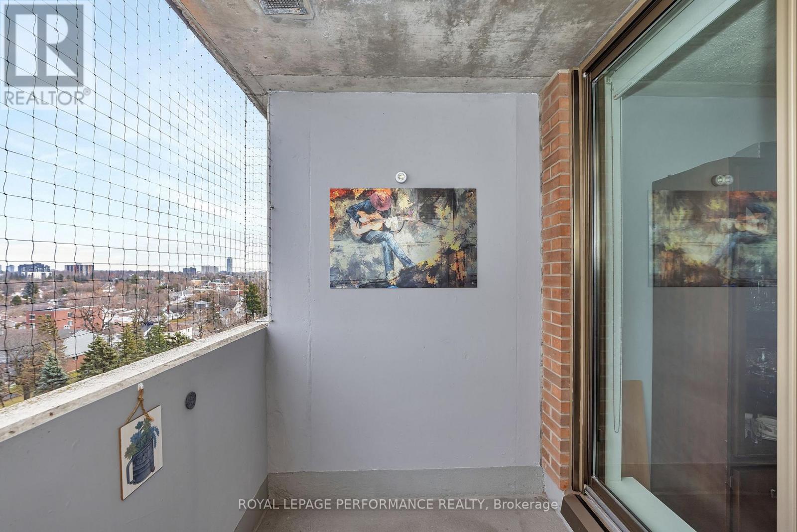 903 - 200 Lafontaine Avenue