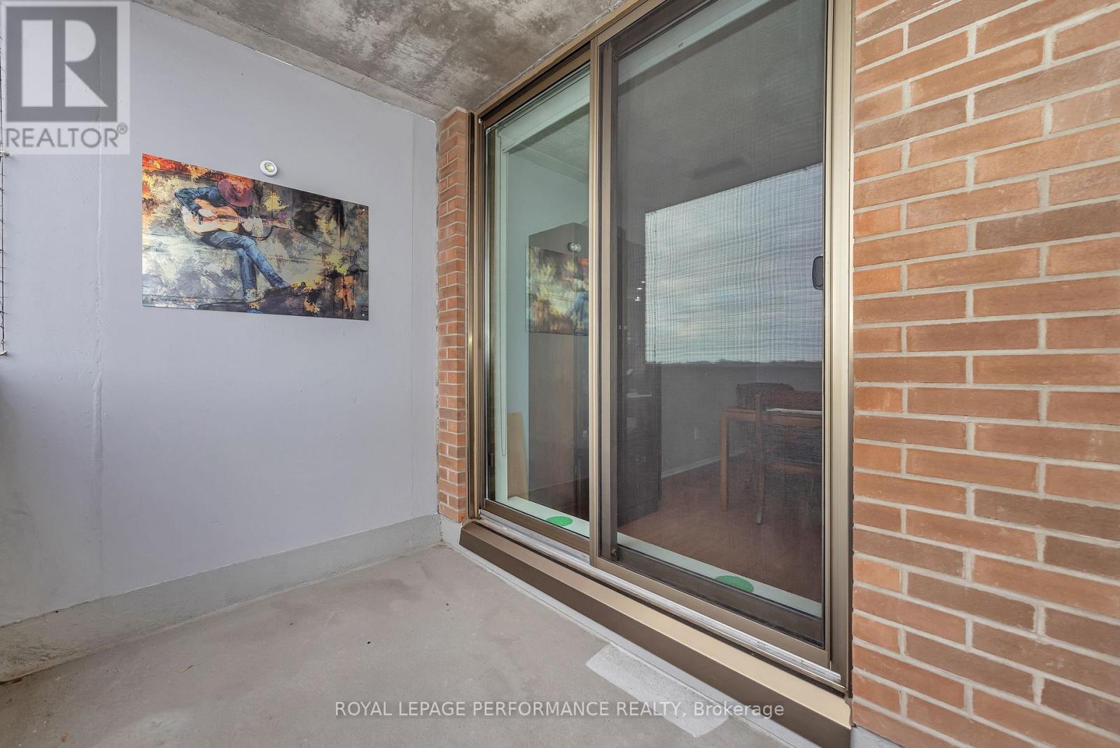 903 - 200 Lafontaine Avenue