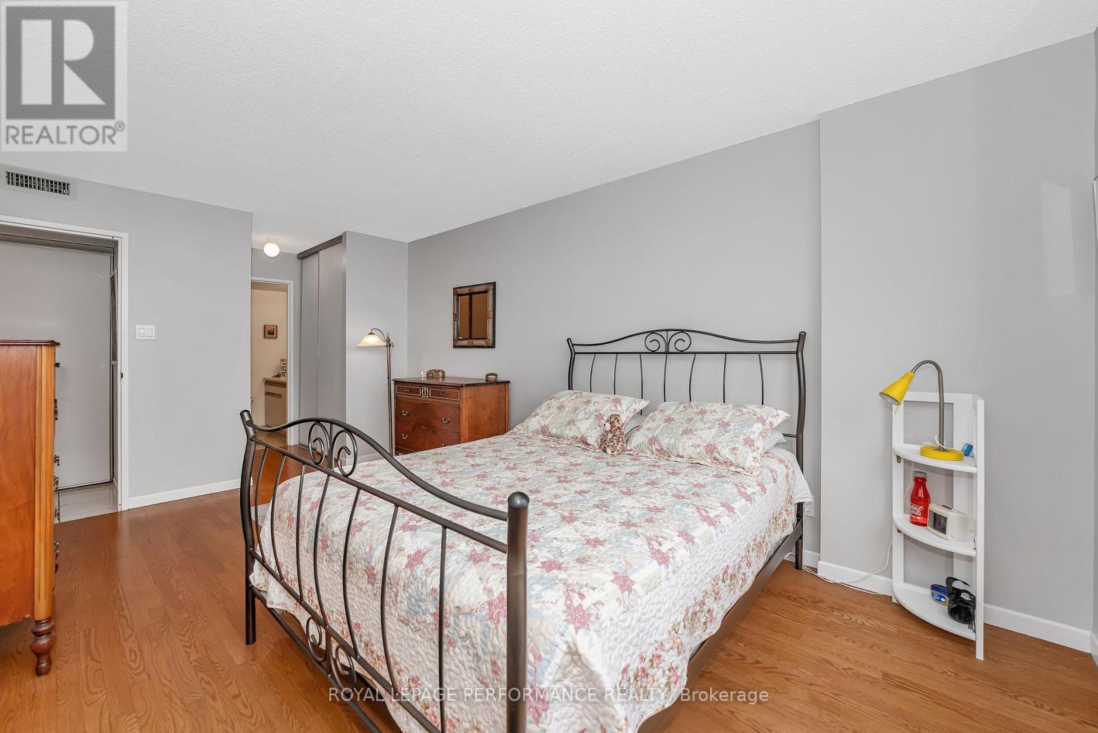 903 - 200 Lafontaine Avenue