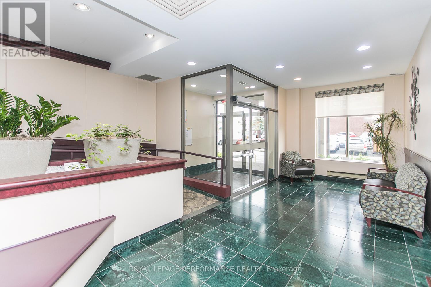 903 - 200 Lafontaine Avenue