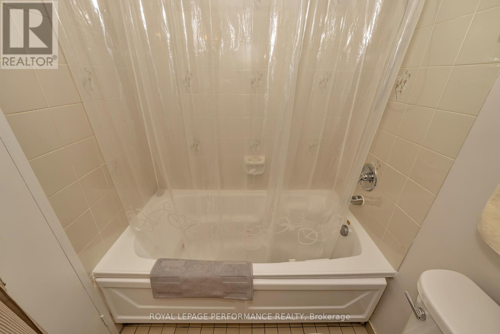 903 - 200 Lafontaine Avenue