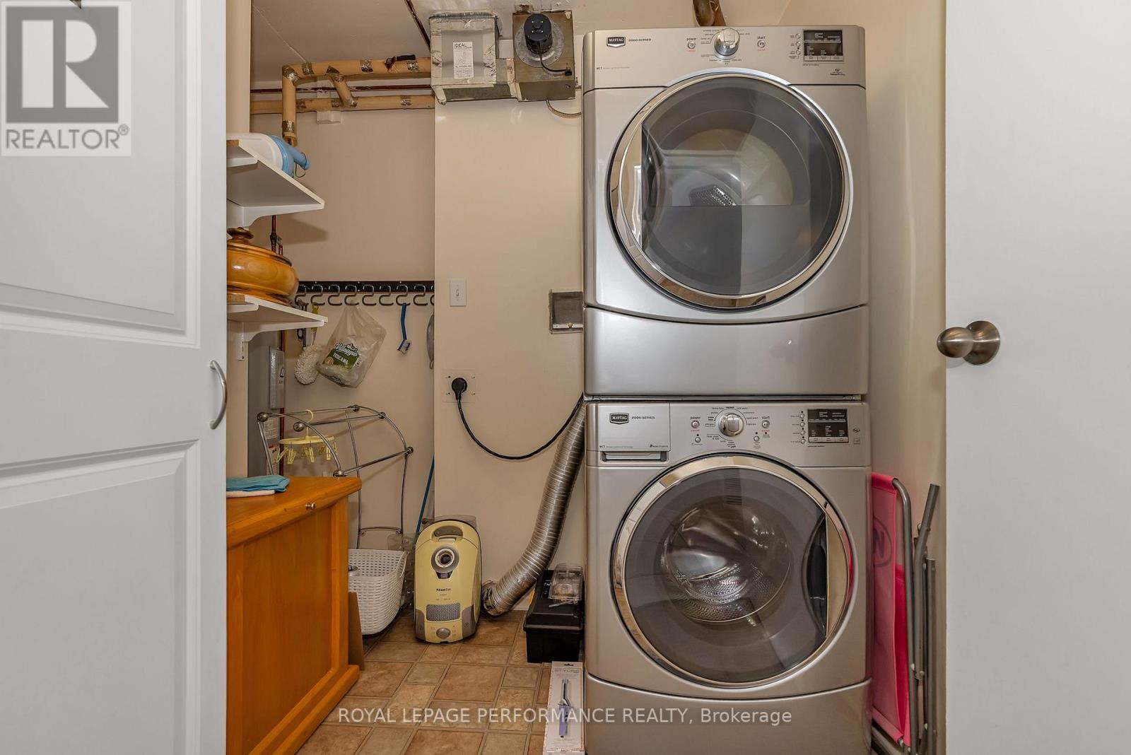 903 - 200 Lafontaine Avenue