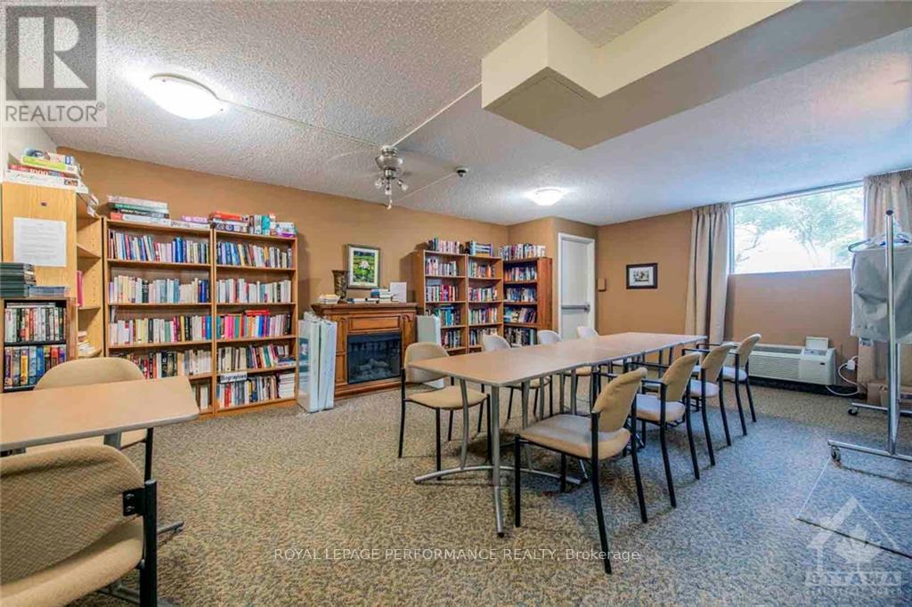 903 - 200 Lafontaine Avenue