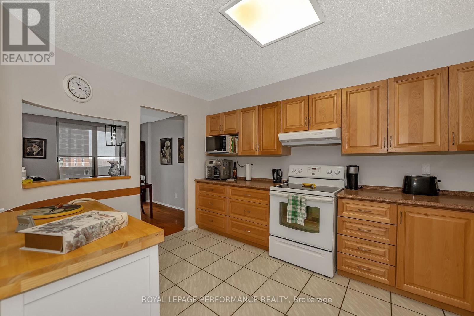 903 - 200 Lafontaine Avenue