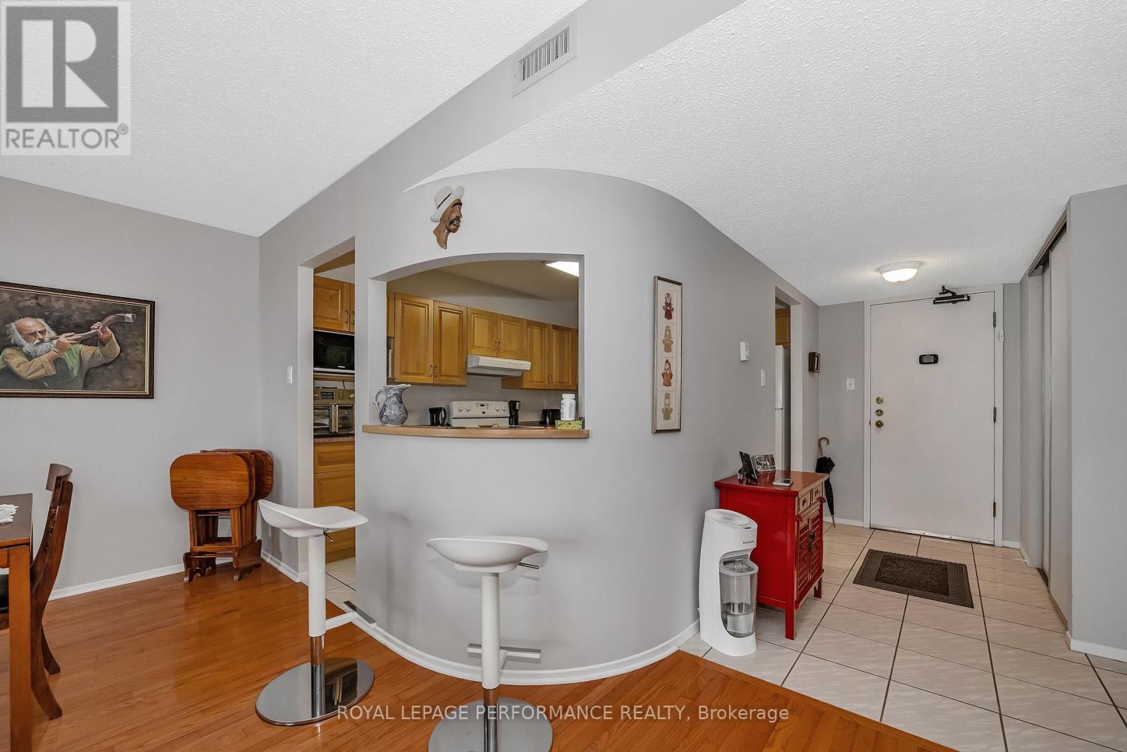 903 - 200 Lafontaine Avenue