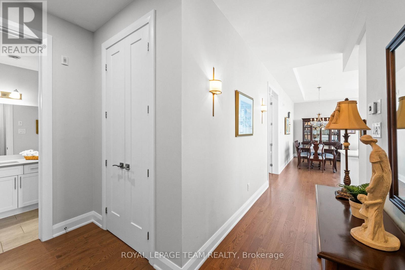 301 - 110 Cortile Private