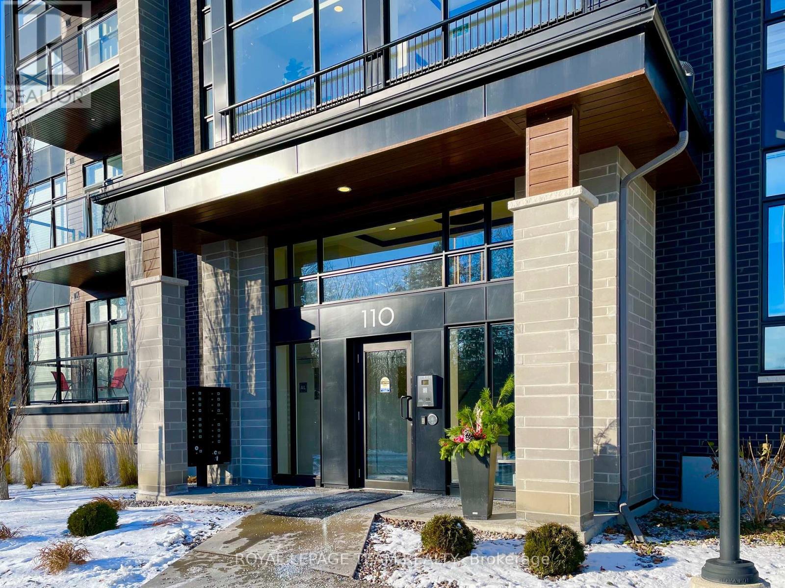 301 - 110 Cortile Private