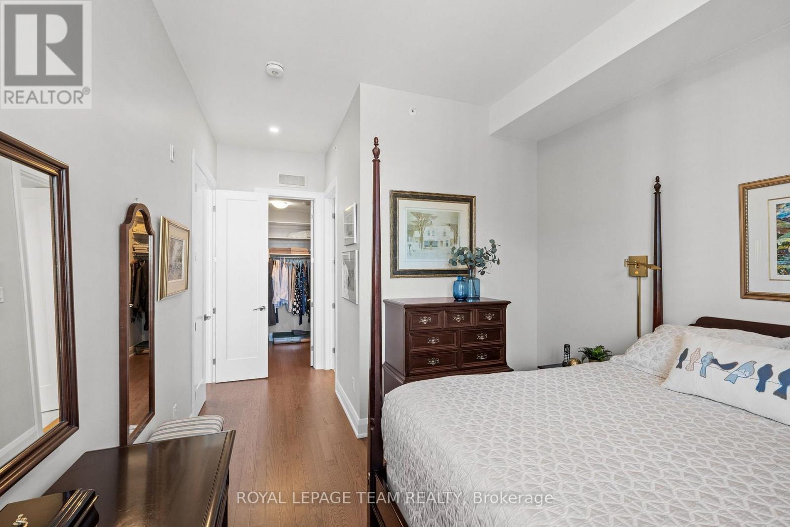 301 - 110 Cortile Private