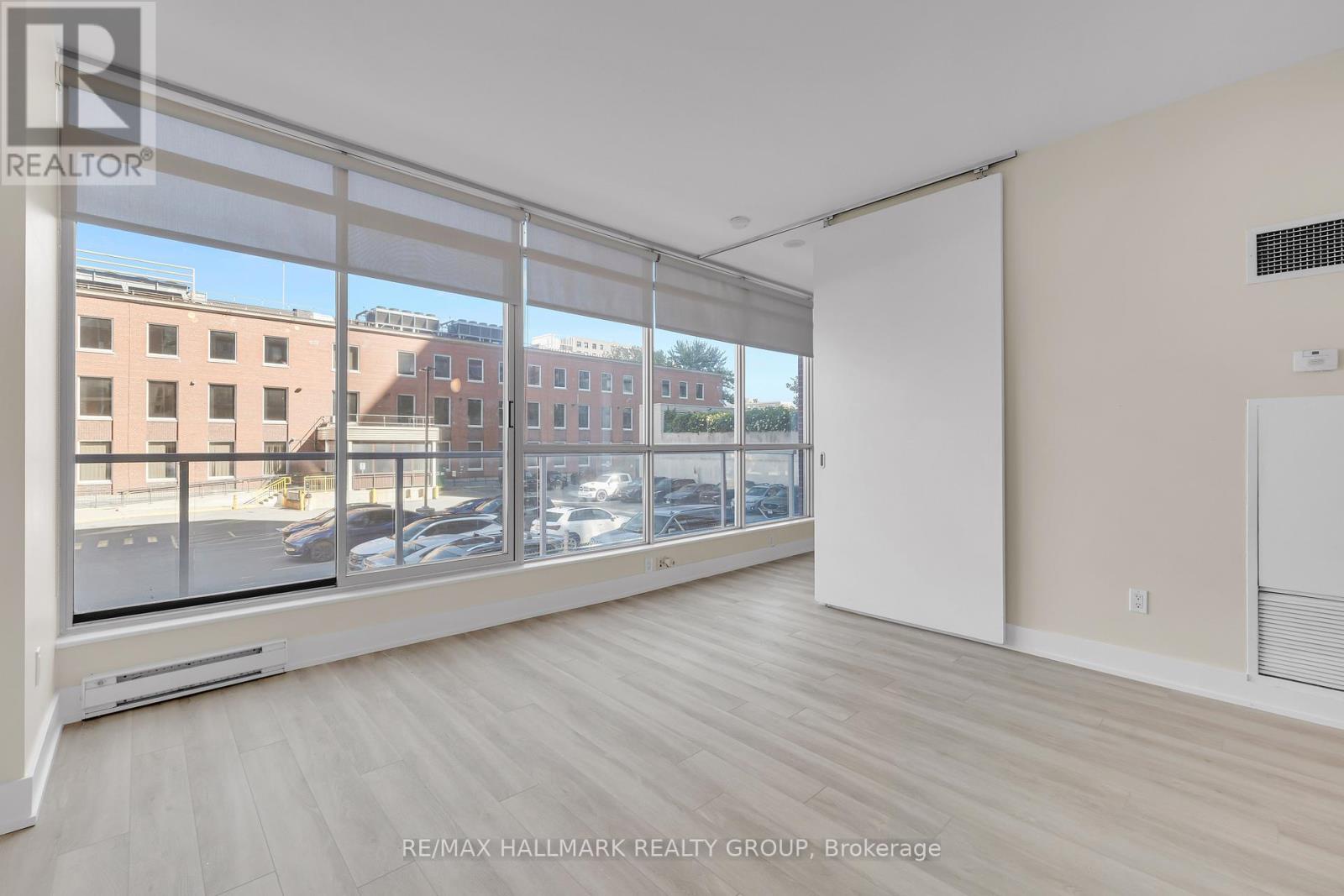 210 - 180 York Street