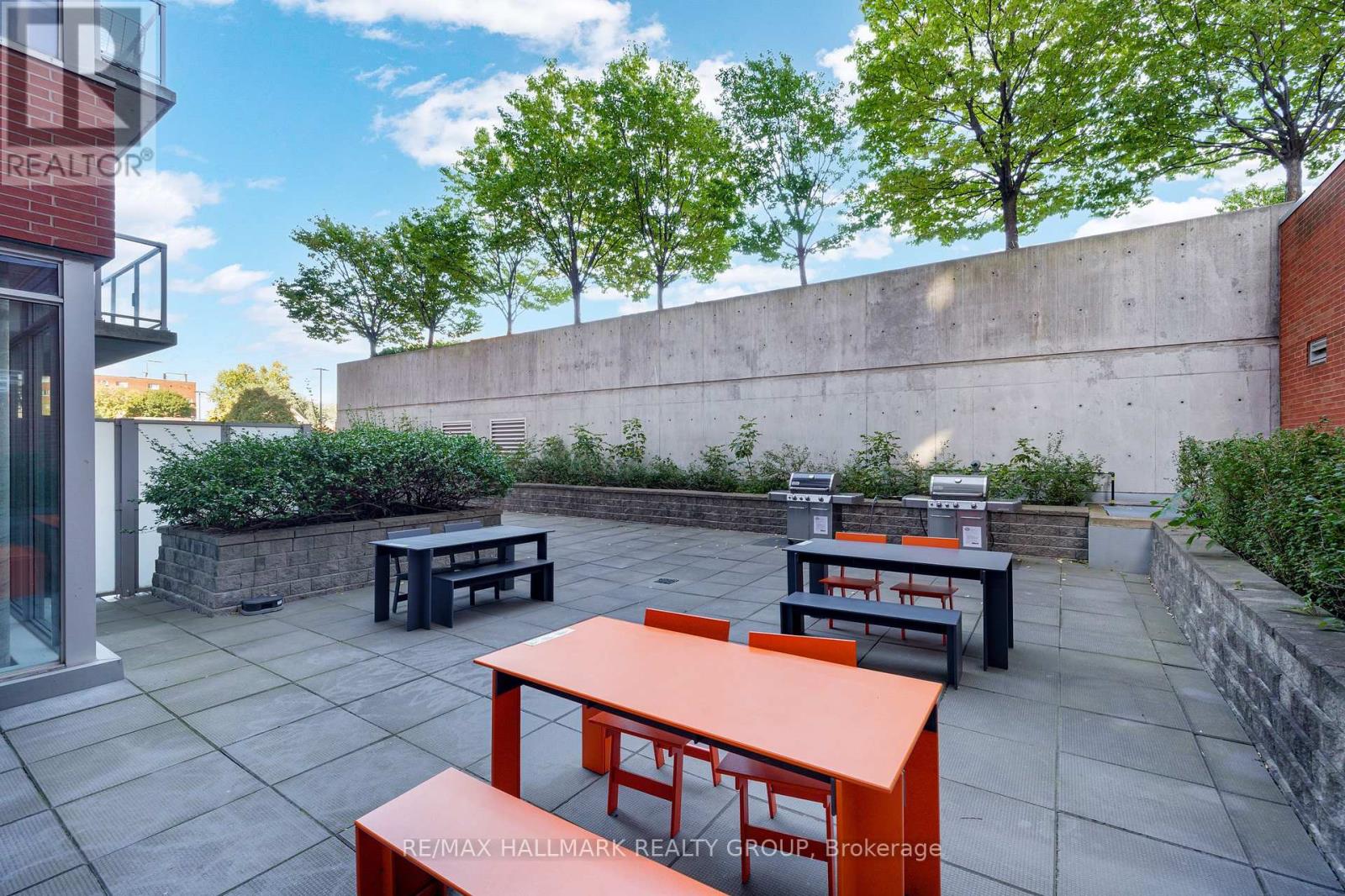 210 - 180 York Street