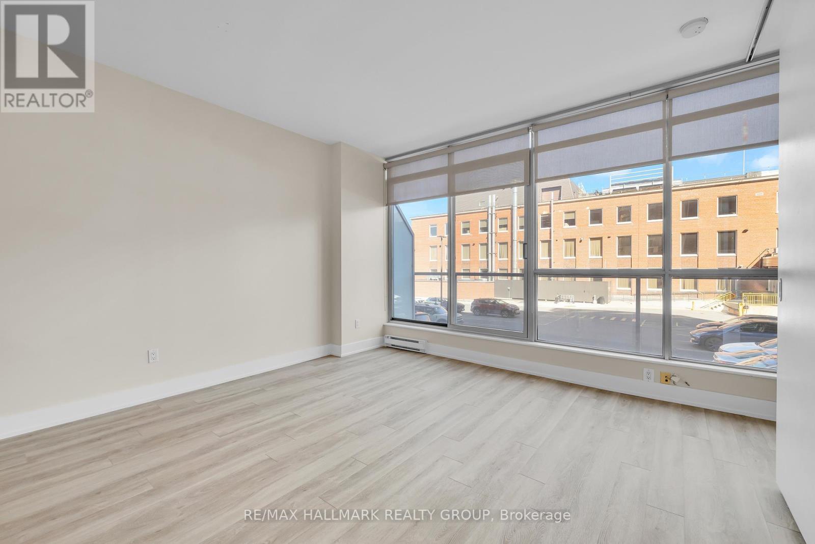 210 - 180 York Street