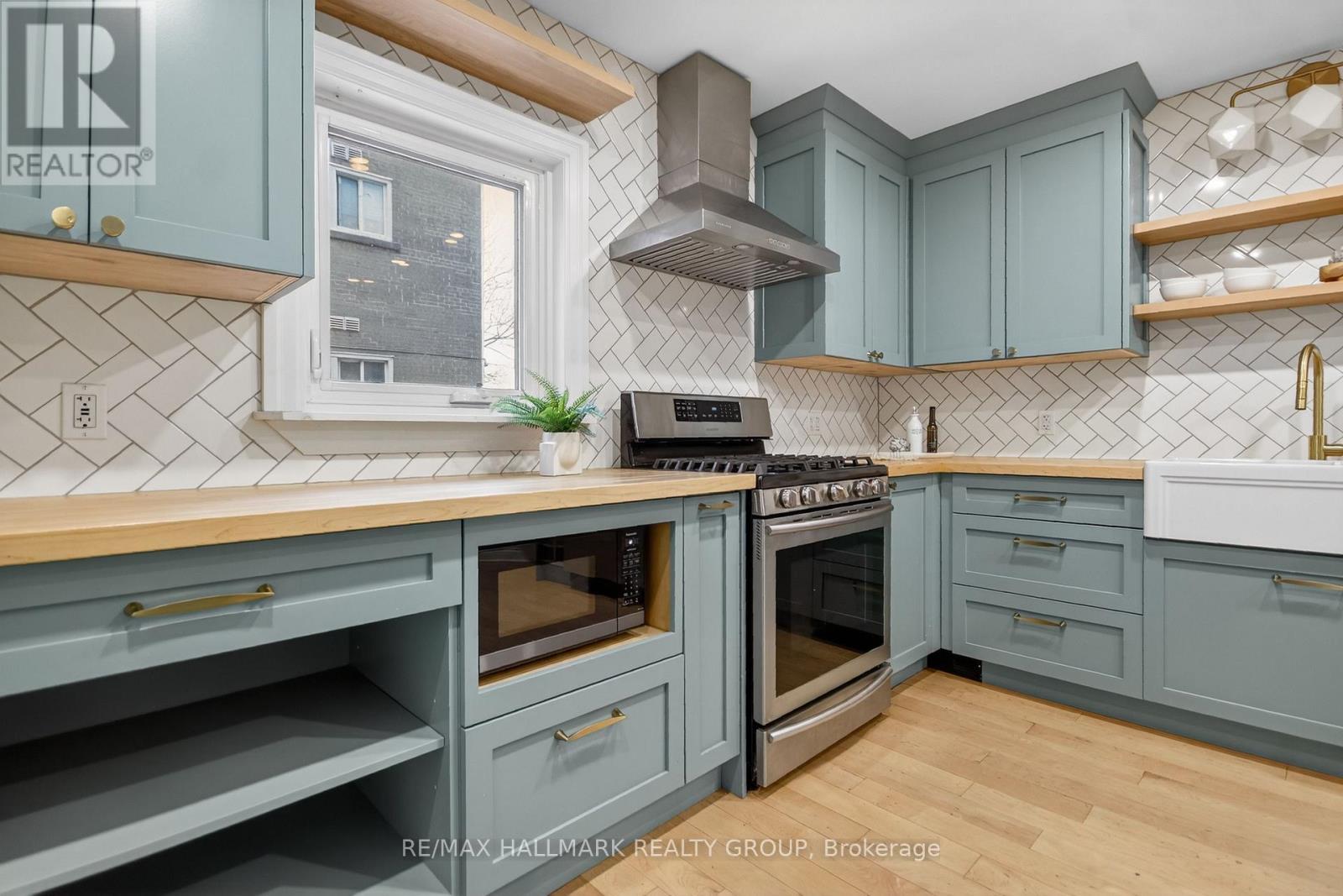 4 Lower Charlotte Street W