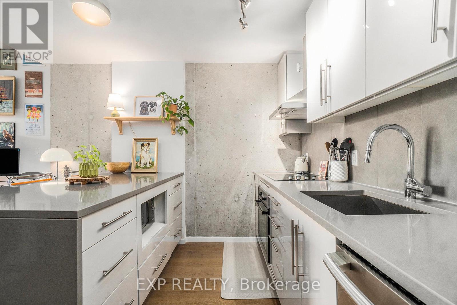 206 - 1000 Wellington Street W