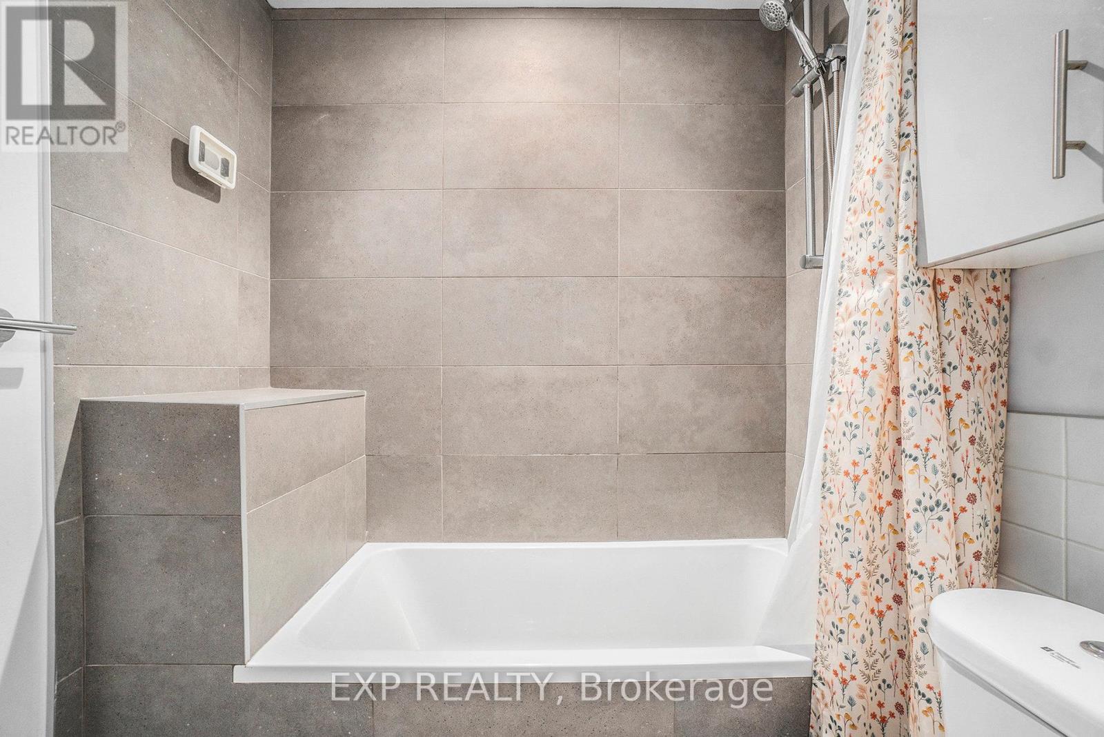 206 - 1000 Wellington Street W