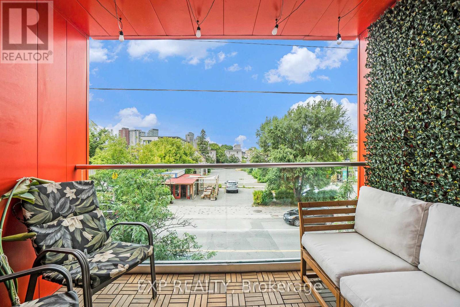 206 - 1000 Wellington Street W