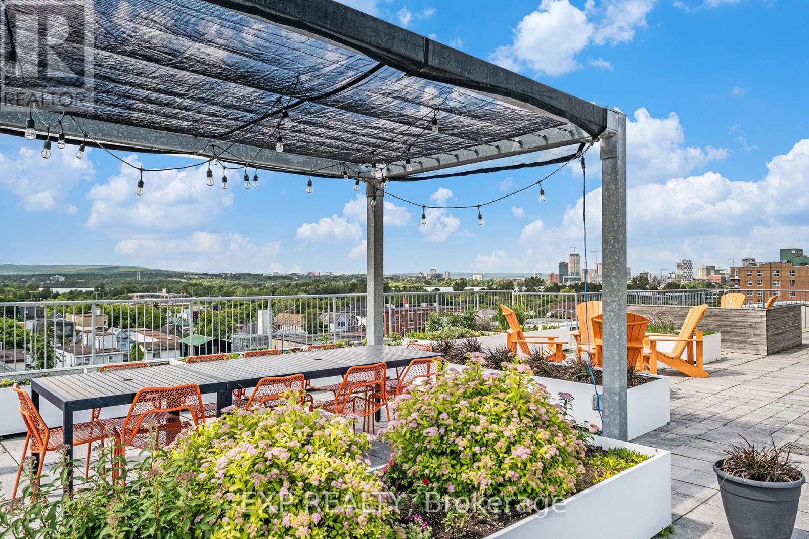 206 - 1000 Wellington Street W