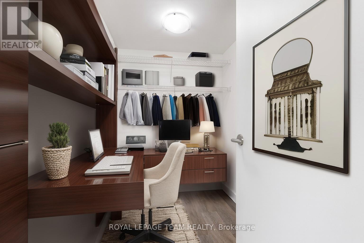 901 - 200 Bay Street