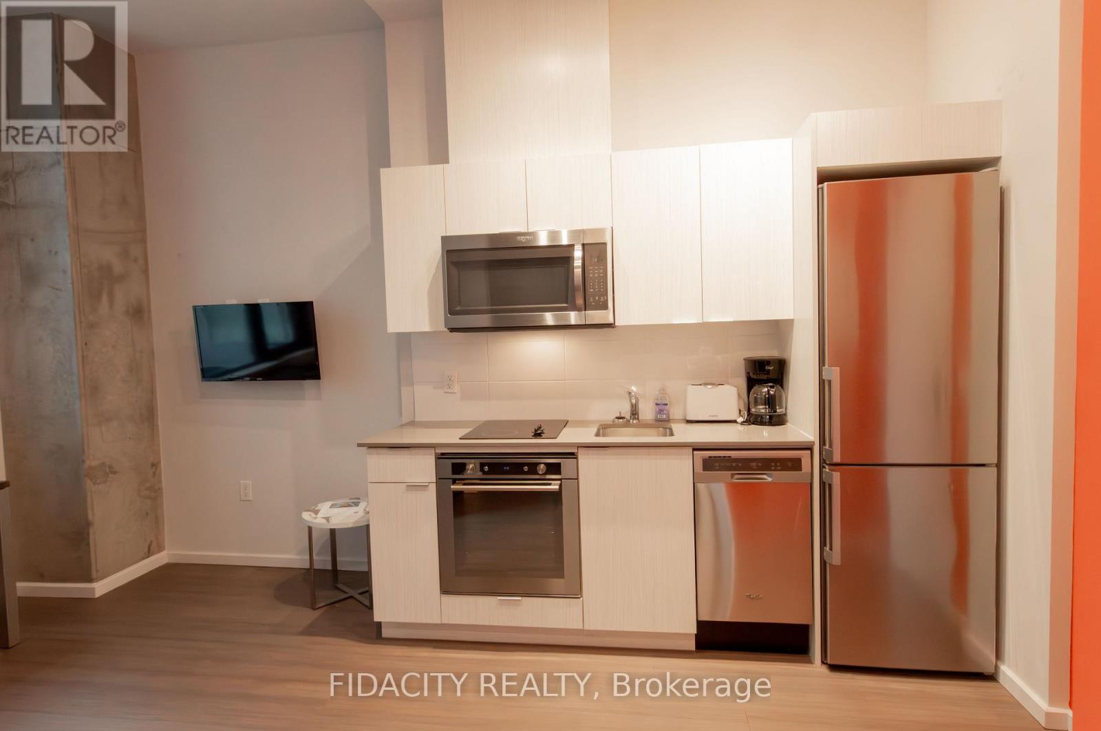 216 - 105 Champagne Avenue S