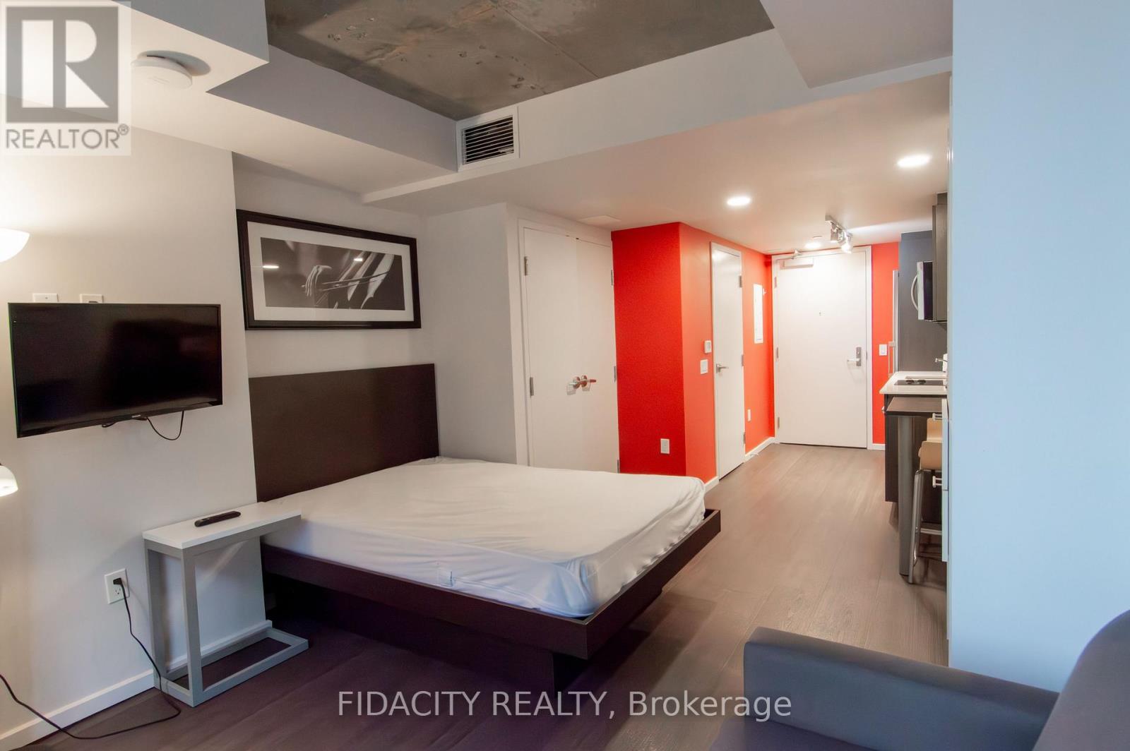 2911 - 105 Champagne Avenue S