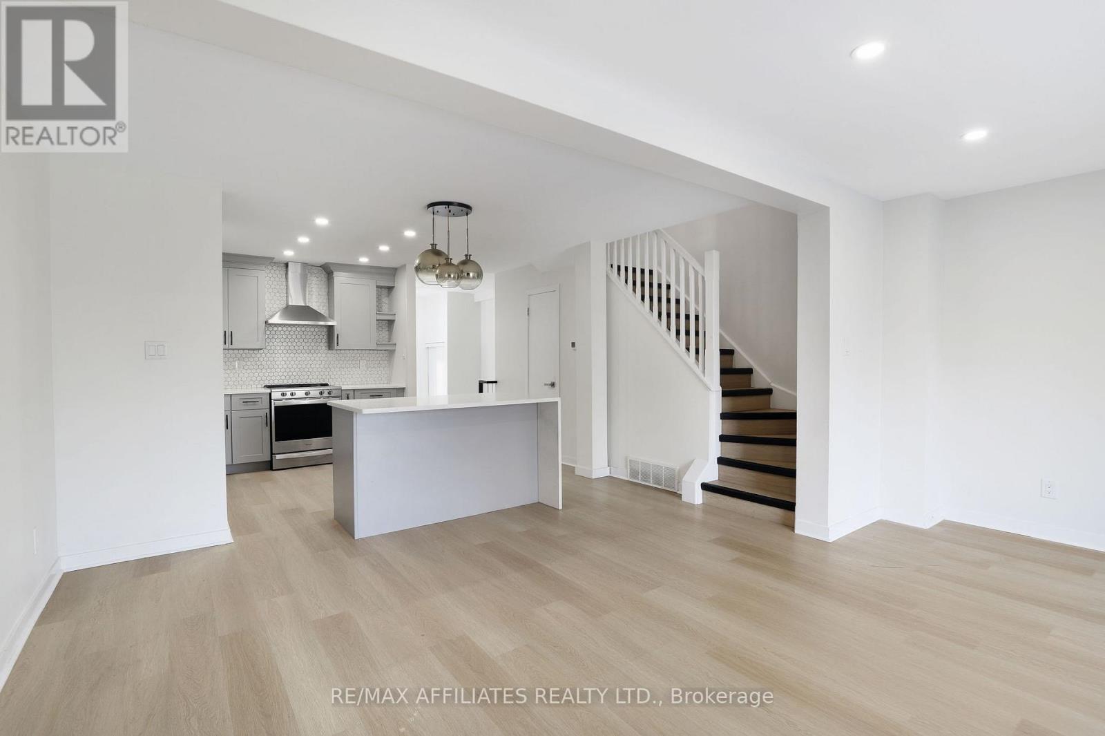 37 - 472 Sandhamn Private