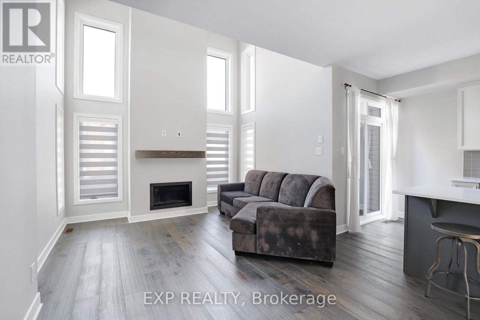 1053 Lunar Glow Crescent