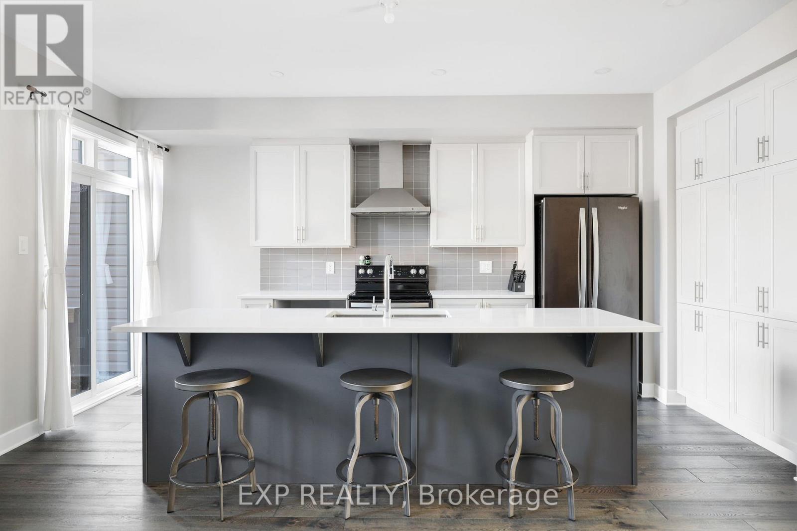 1053 Lunar Glow Crescent