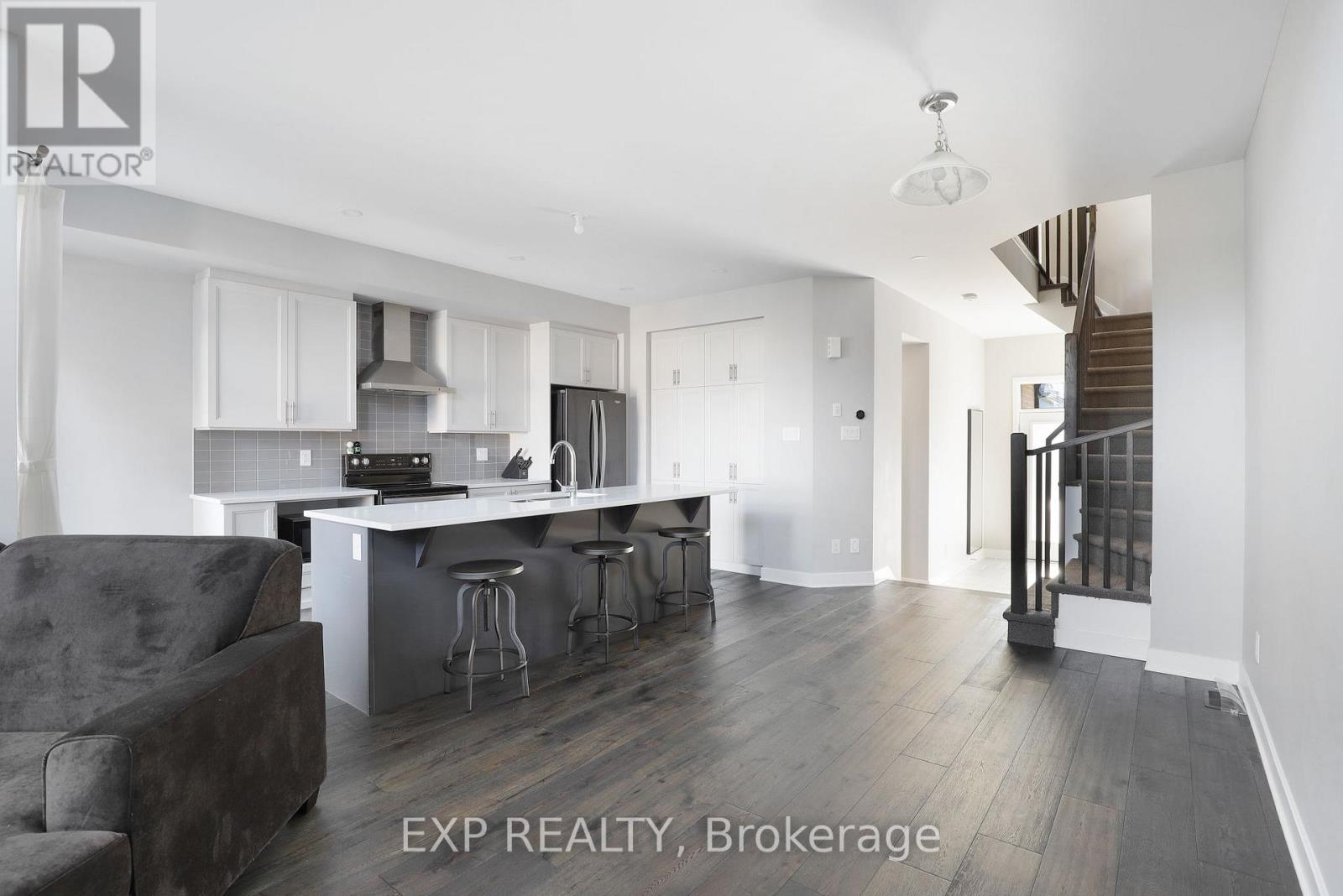 1053 Lunar Glow Crescent