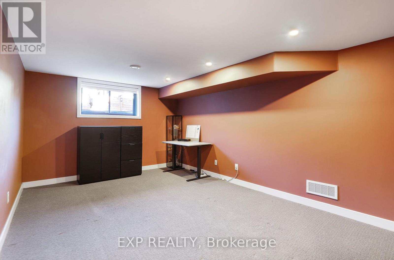 1053 Lunar Glow Crescent