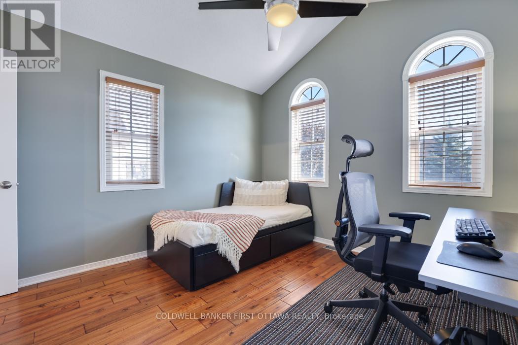 104 Streamside Crescent